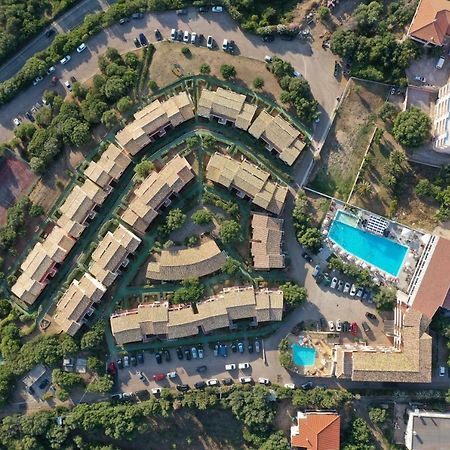 Residence Costa Del Turchese Badesi Bagian luar foto