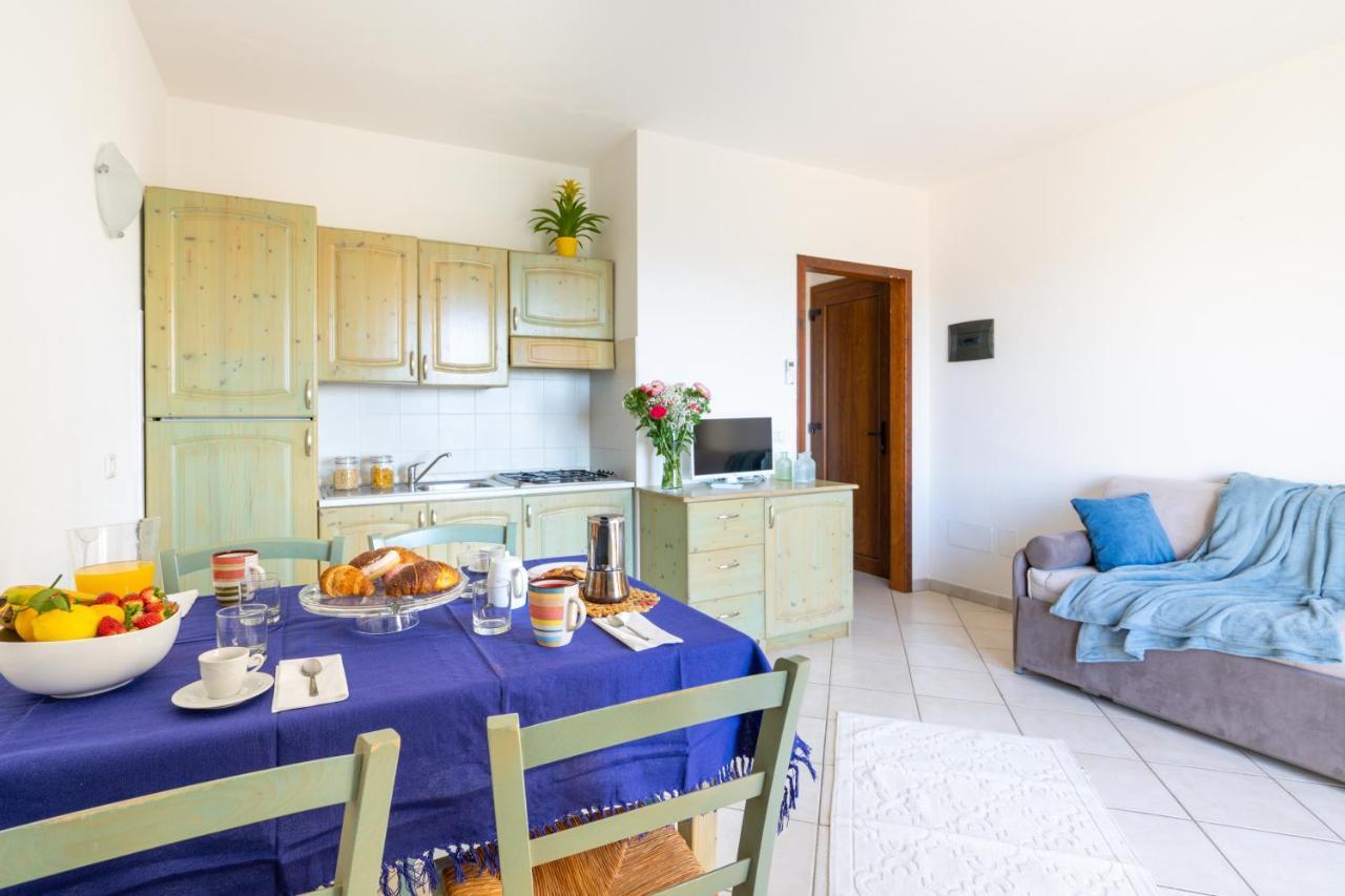 Residence Costa Del Turchese Badesi Bagian luar foto