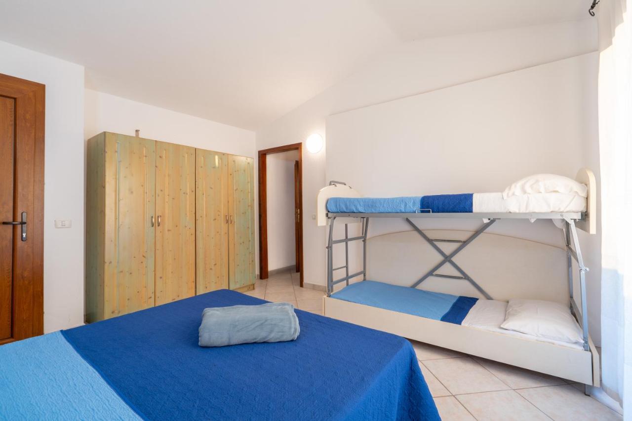 Residence Costa Del Turchese Badesi Bagian luar foto