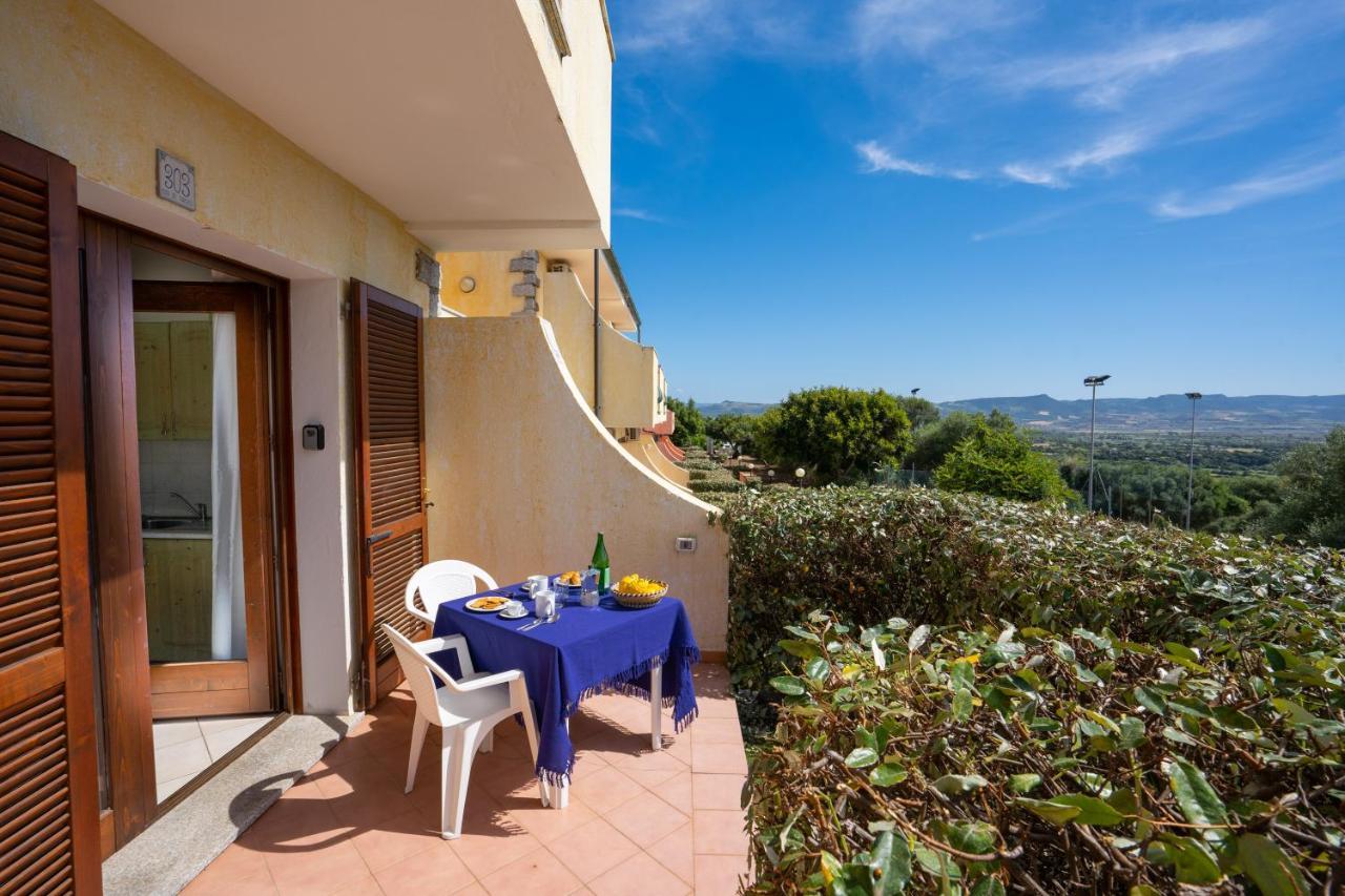 Residence Costa Del Turchese Badesi Bagian luar foto