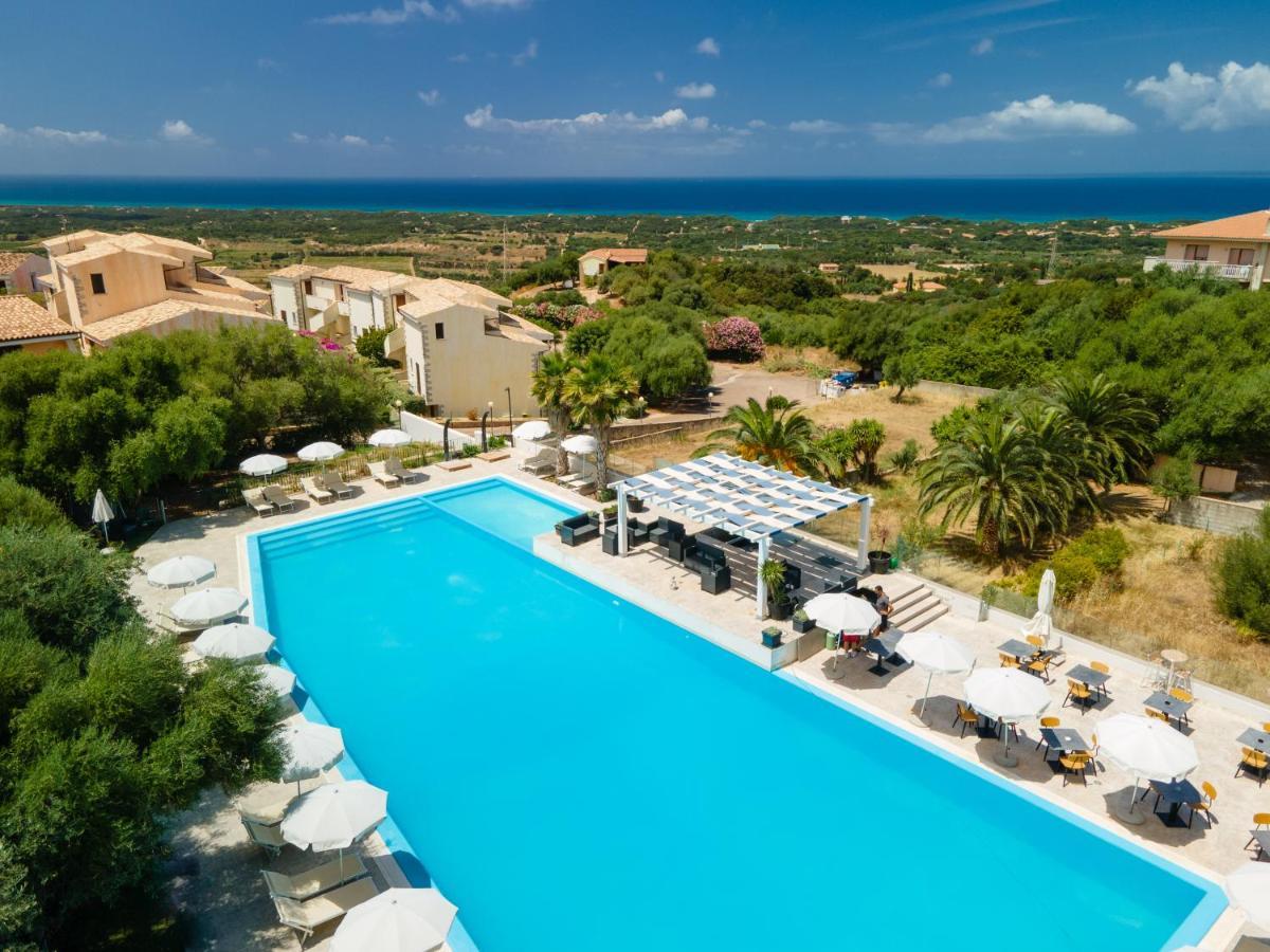 Residence Costa Del Turchese Badesi Bagian luar foto